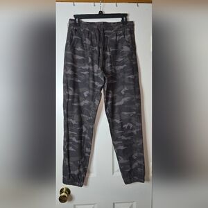 Athleta Women's 6 Camouflage Farallon Joggers Athleisure Trendy Streetwear